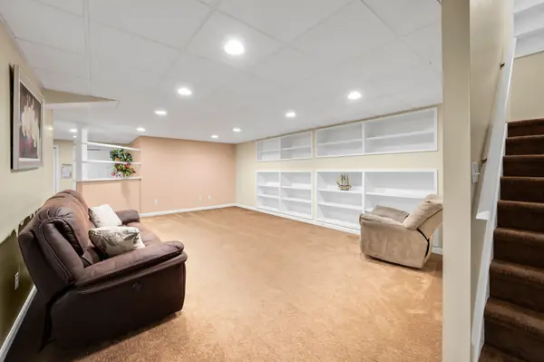 Finished basement recreation and entertainment space